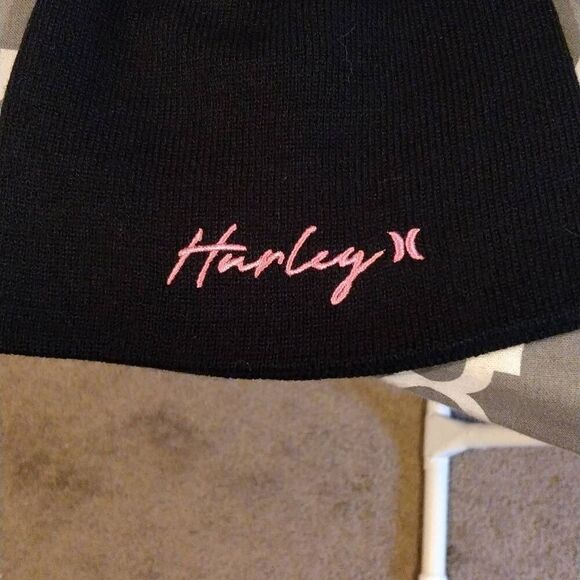 Hurley NWT Staple Beanie Black with Pin Hurley Embroidery OS - Picture 14 of 14